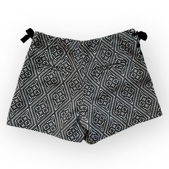 GAP Women's Black & White High Waist Side Lace Woven Jacquard Print Shorts Sz 8 - Picture 2 of 13